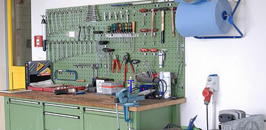 東營(yíng)勝利油田維修車(chē)間使用浦豐柜業(yè)工作臺(tái)升級(jí)改造 東營(yíng)勝利油田維修車(chē)間使用浦豐柜業(yè)工作臺(tái)升級(jí)改造